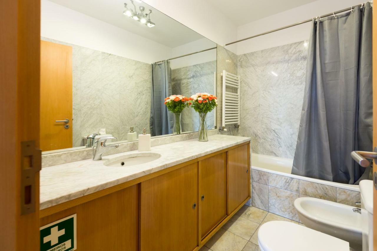 By The Sea Apartment With Large Private Terrace มาโตซีนโญส ภายนอก รูปภาพ